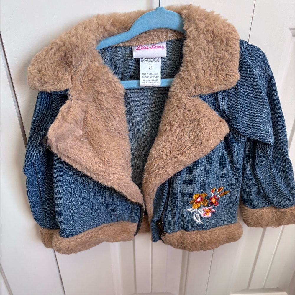 🌻3/25$ Little Lass Jean and faux fur jacket 2T